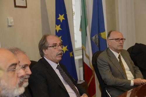 Gianni Torrenti (Assessore regionale Cultura, Sport e Solidarietà) e Lodovico Steidl (Responsabile ciclo Lezioni per Laterza) durante la presentazione della quarta edizione delle "Lezioni di Storia" - Trieste 12/10/2017